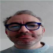 Cerco di insegnare con passione perché sono innamorato della lingua italiana.